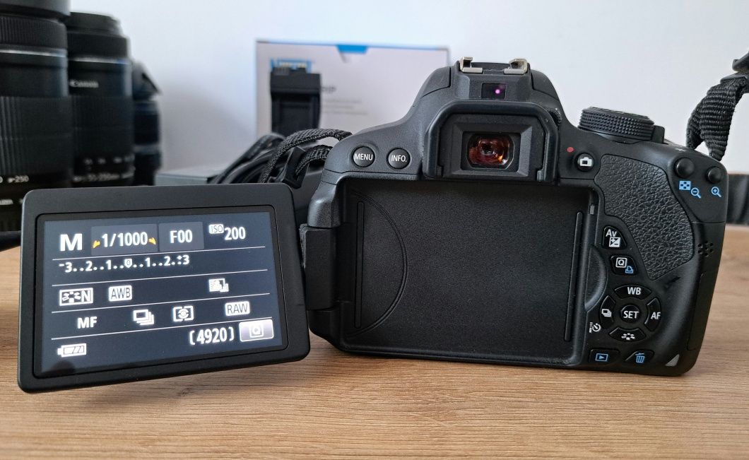 Canon Eos 700D z dodatkami + grip