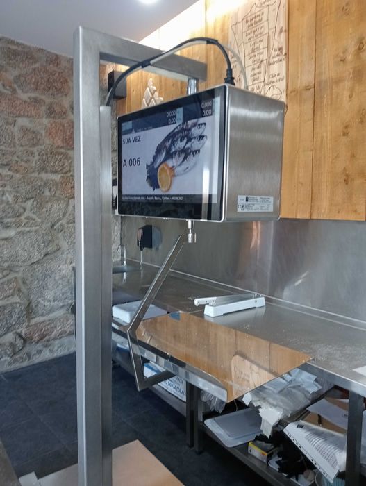 Vitrine Refrigerada e Outros Artigos