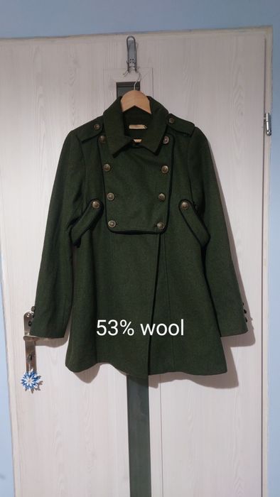 Płaszcz wełniany w stylu militarnym