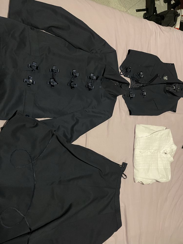 Vende-se traje universitário feminino UAlg como NOVO