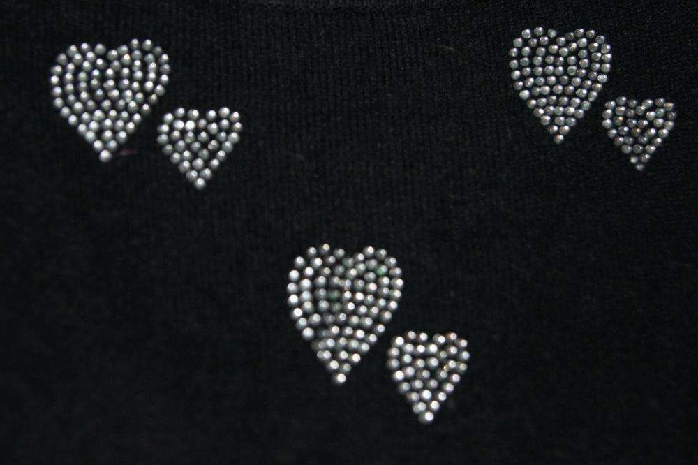 Sweter czarny w serduszka