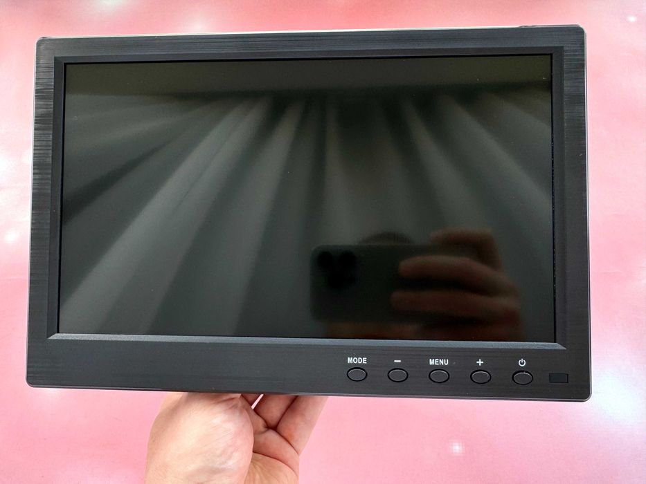 Большой, универсальный монитор (AV, HDMI, VGA, USB, BNC входы)