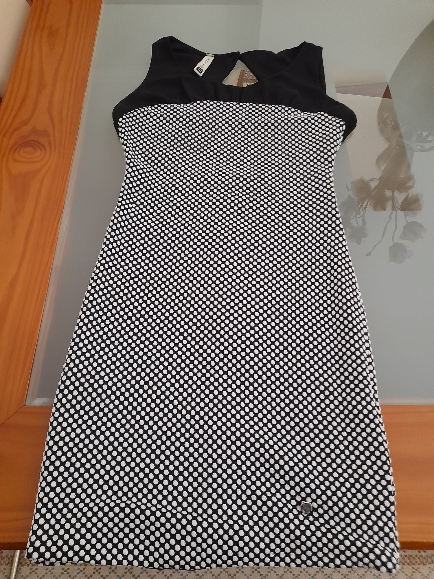 Vestido preto e branco