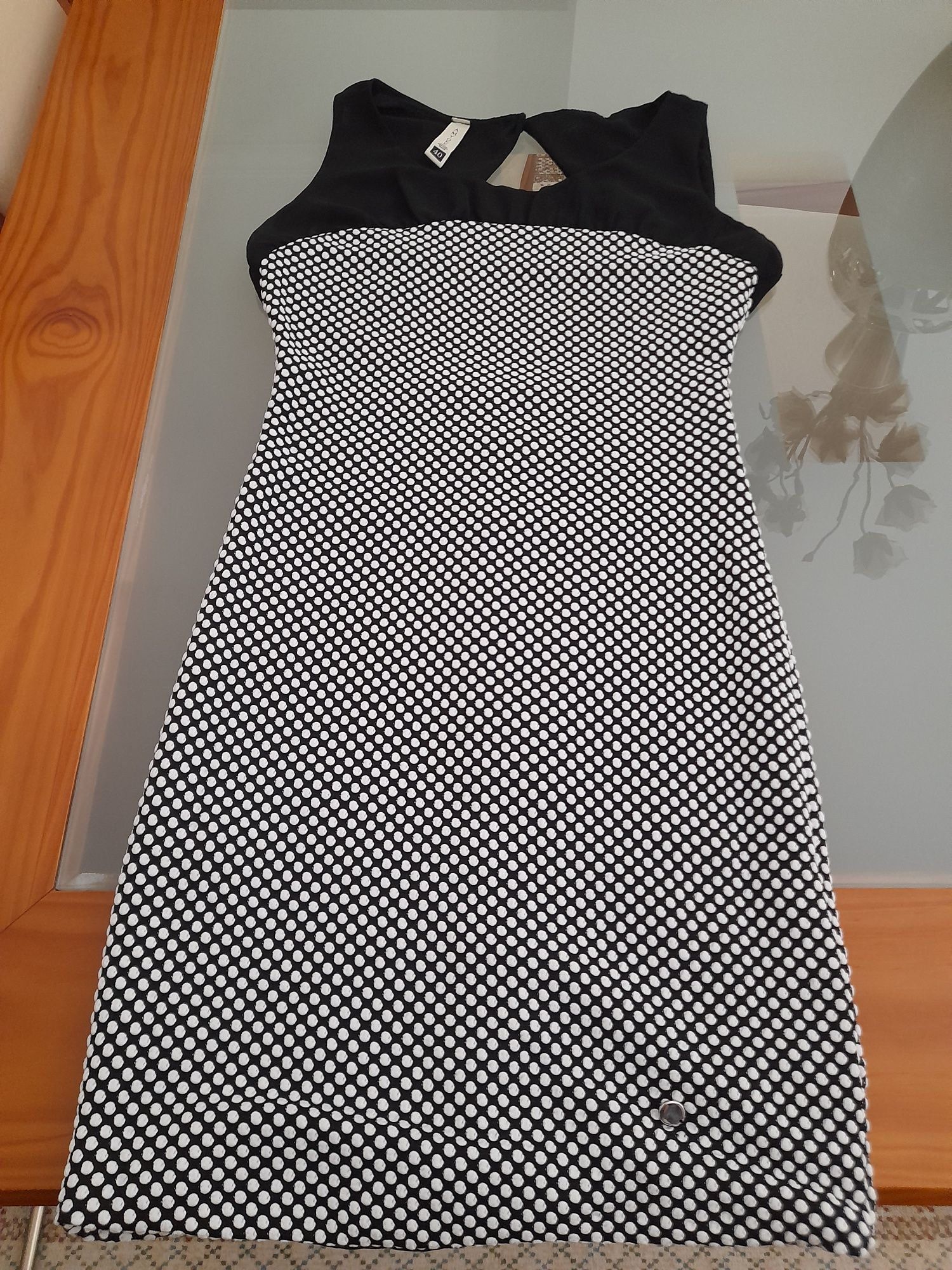 Vestido preto e branco