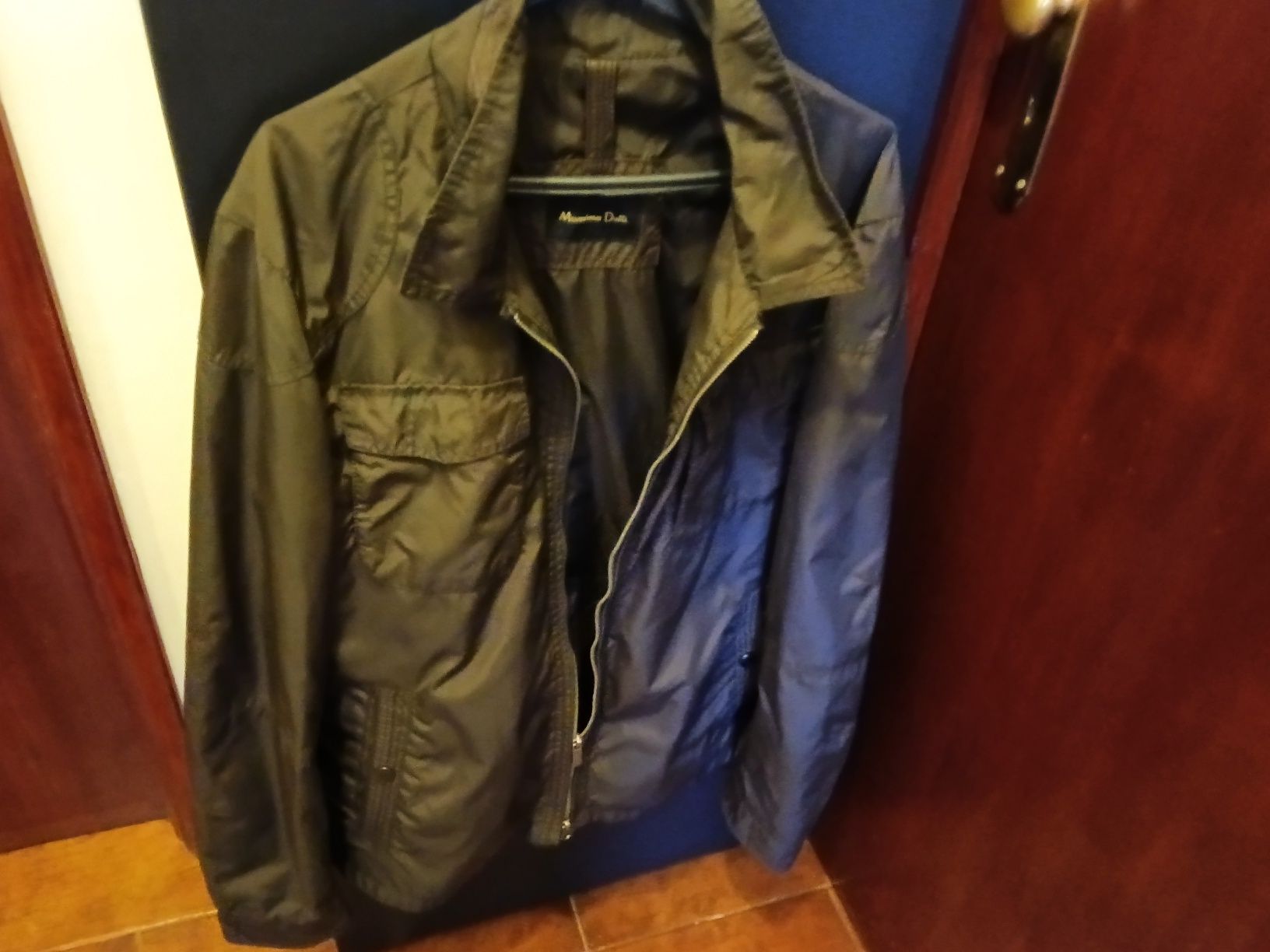 Parka de Homem,marca Máximo Dutti.Cor Castanho.