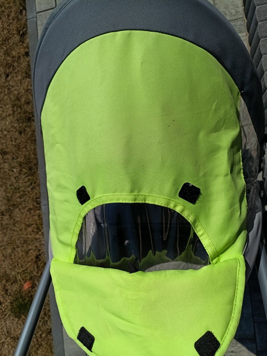 Wózek spacerowy.