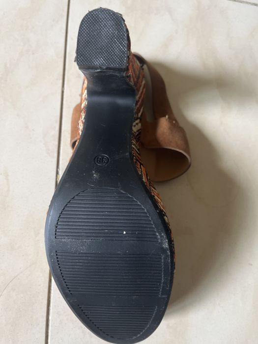 Sandálias salto alto NOVAS