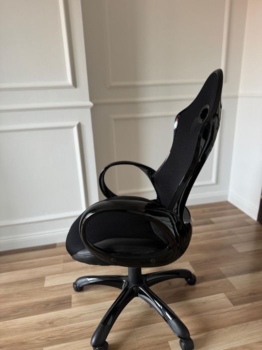 Obrotowy fotel biurowy. Fotel do komputera. Bardzo dobry stan!