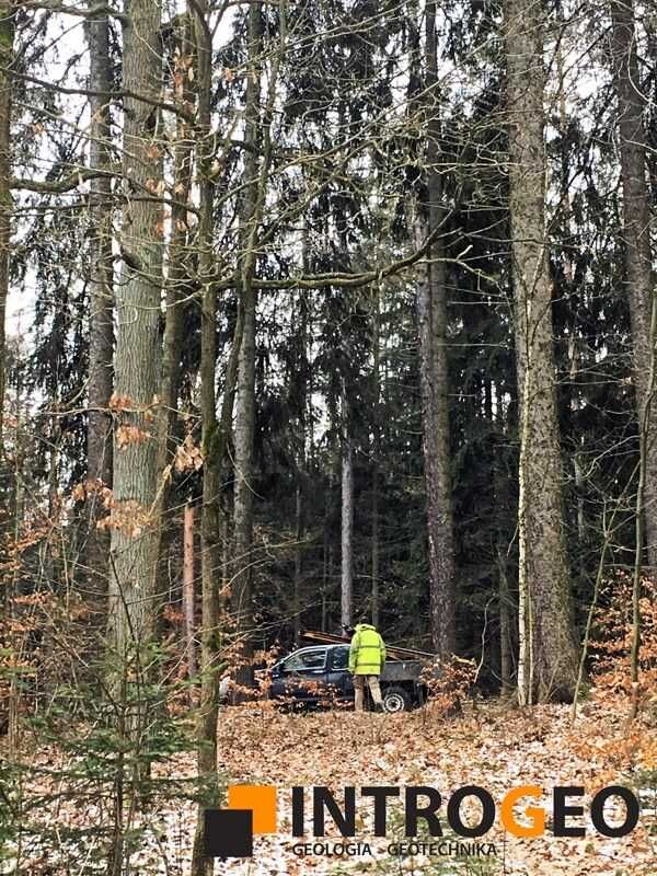 Geolog. Badania gruntu. Geotechnika. Odwierty geologiczne