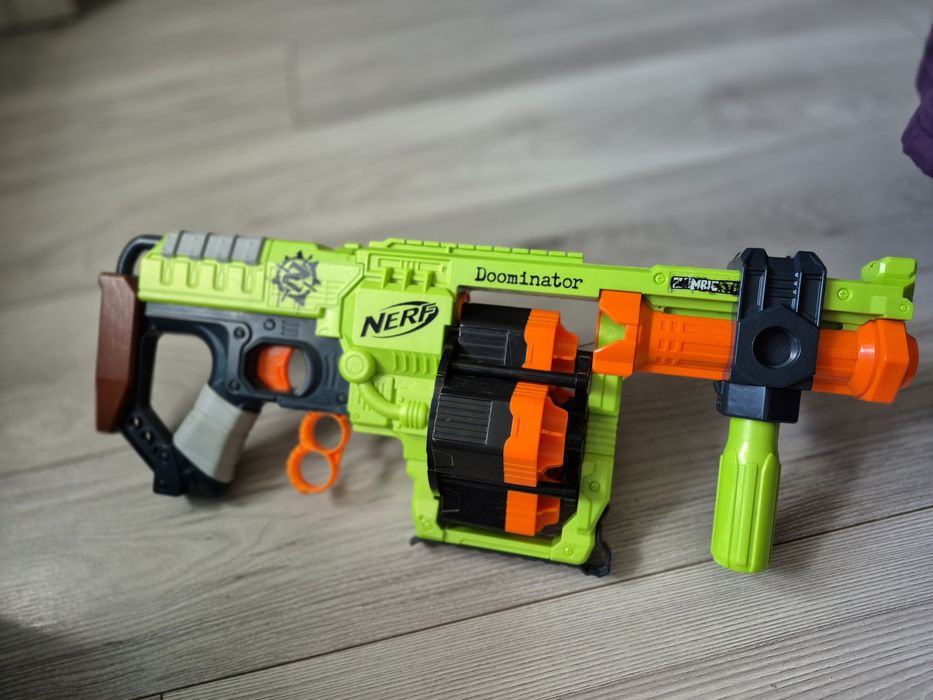 Nerf Dominator Zombie Strike karabin