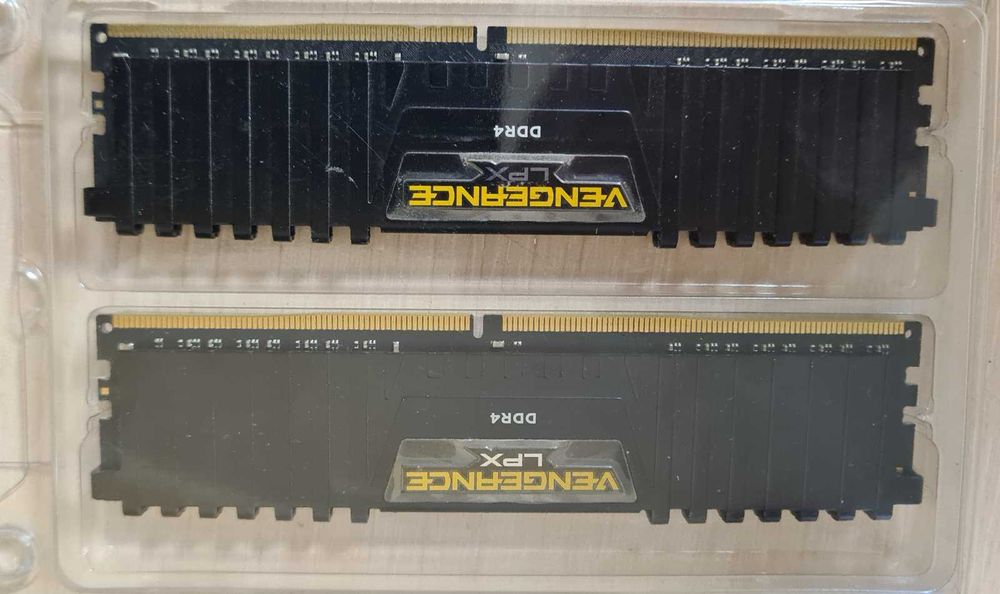 Оперативна пам'ять Corsair 64 GB (2x32GB) DDR4 3600 MHz Vengeance  LPX