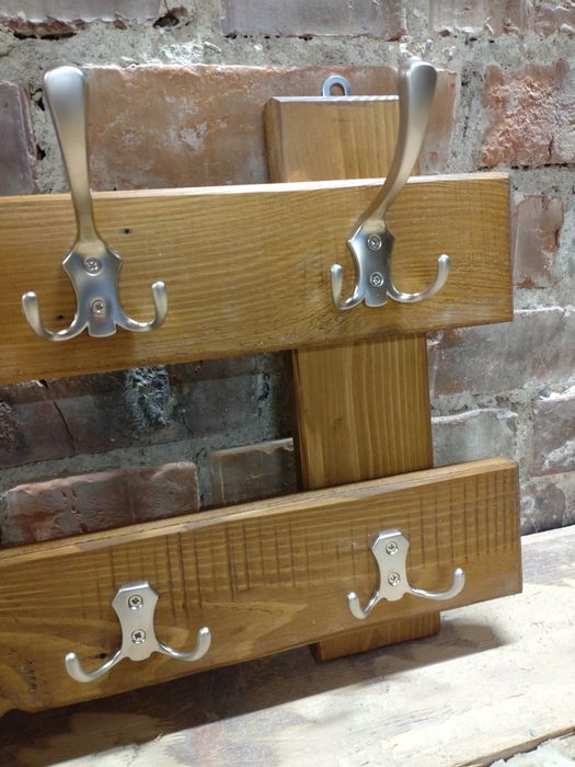 Wieszak ścienny drewniany na ścianę z drewna handmade