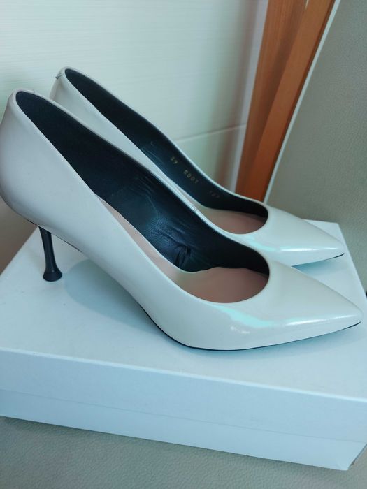 Buty Gino Rossi beżowe r.39