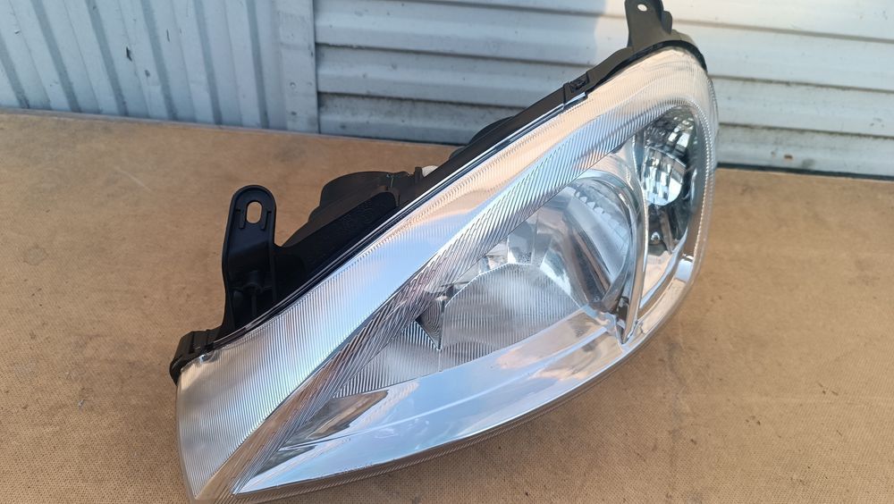 Vendo farol esquerdo de Opel corsa C ano 2000/09