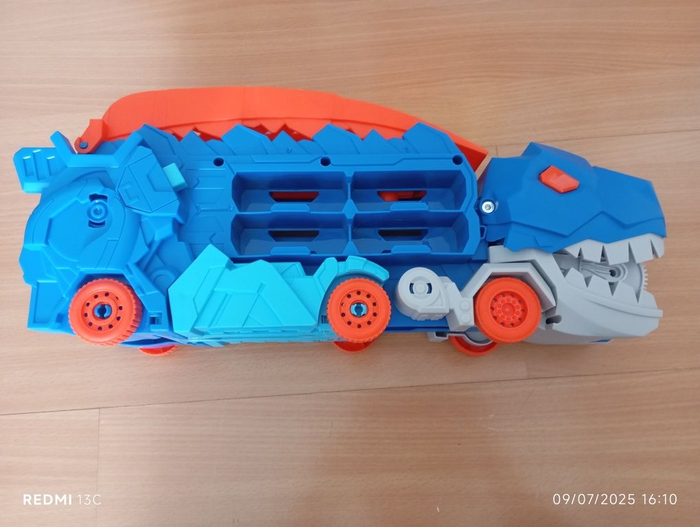 Pista devora carros dinossauro