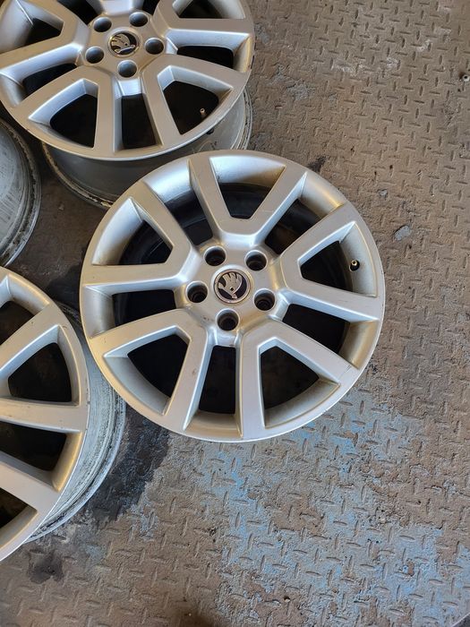 Alufelgi 17 Skoda Yeti Octavia II Octavia III Superb Vw 5x112 ET45