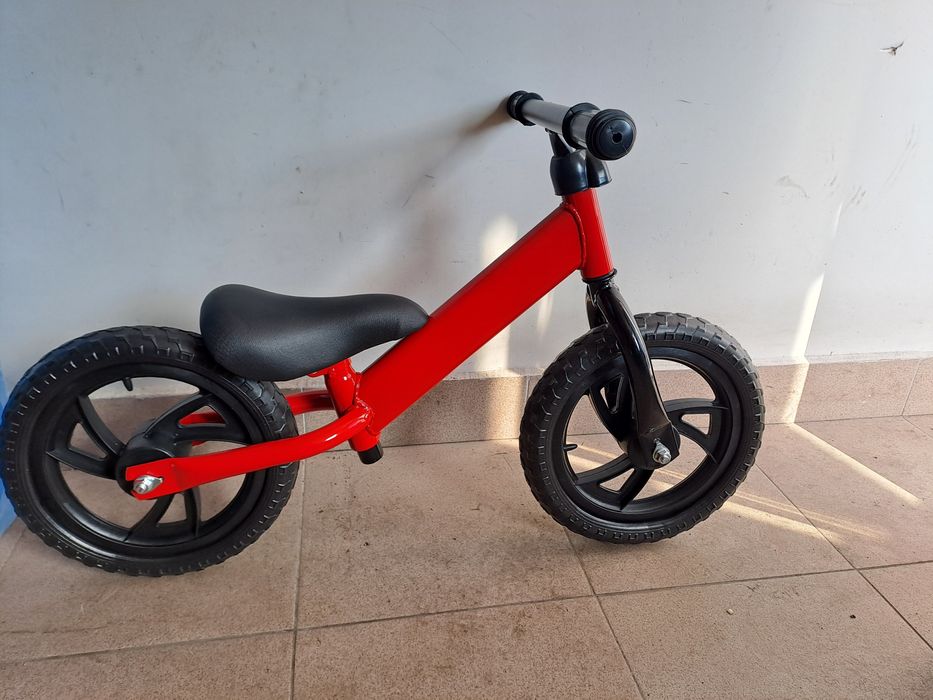 Rowerek biegowy czerwony