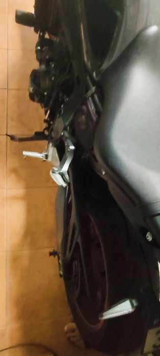 MT 09 a mota vai também com material de origem