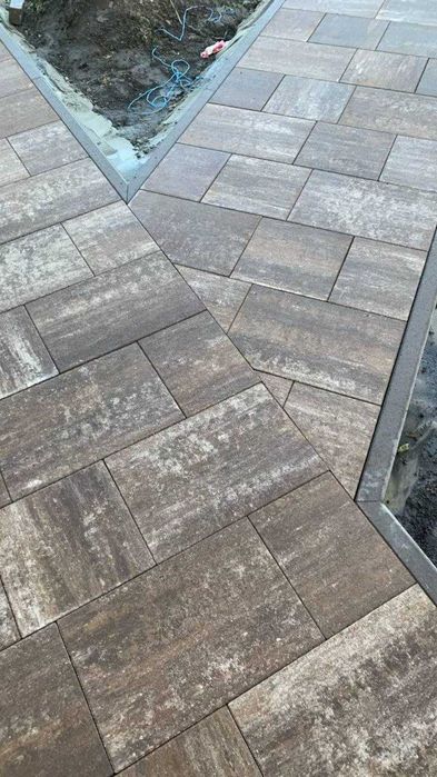 Укладання тротуарної плитки. послуга ВСЕ ПІД КЛЮЧ  різні об'єми