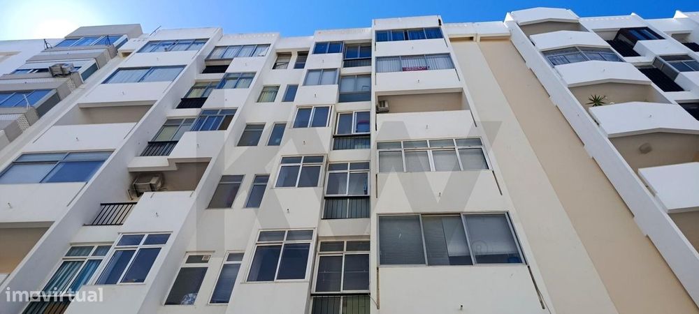 Apartamento T1 Remodelado a 1 Minuto da Praia – Armação de Pêra