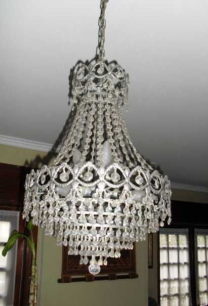 Candeeiro de tecto em cristal.