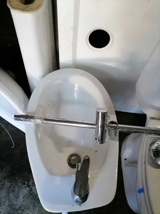 Base e louça casa de banho