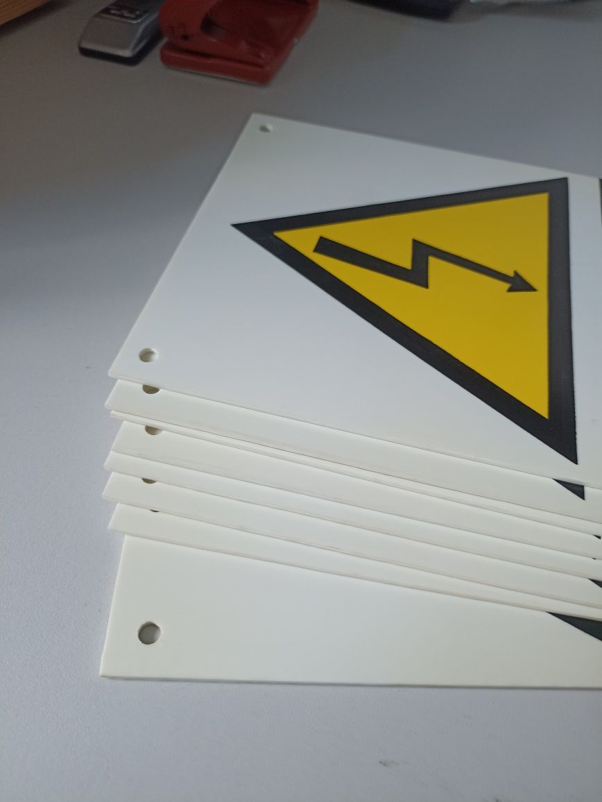 Tabliczka Nie dotykać urządzenie elektryczne 15x21cm