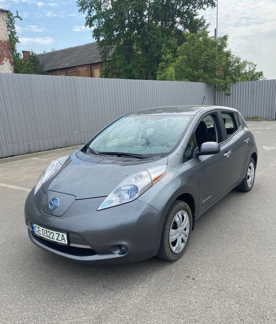 Аренда Nissan Leaf 3300 без залога