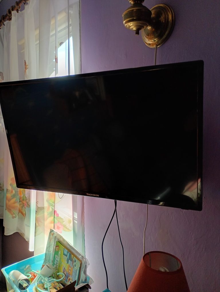 Telewizor Thomson 32 cale plus dekoder dvbt2 hevc emmerson