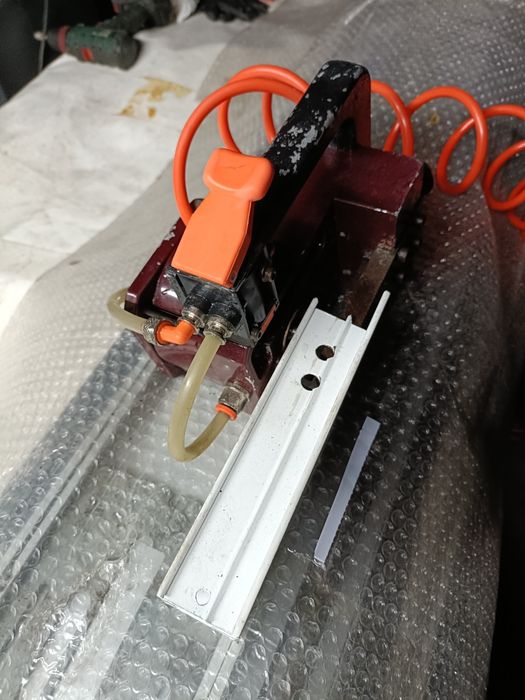 Máquina de esquadros alumínio