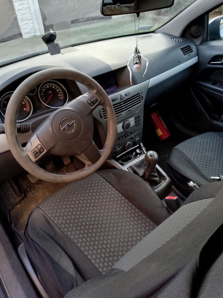 Opel Astra GTC 1.7cdti
