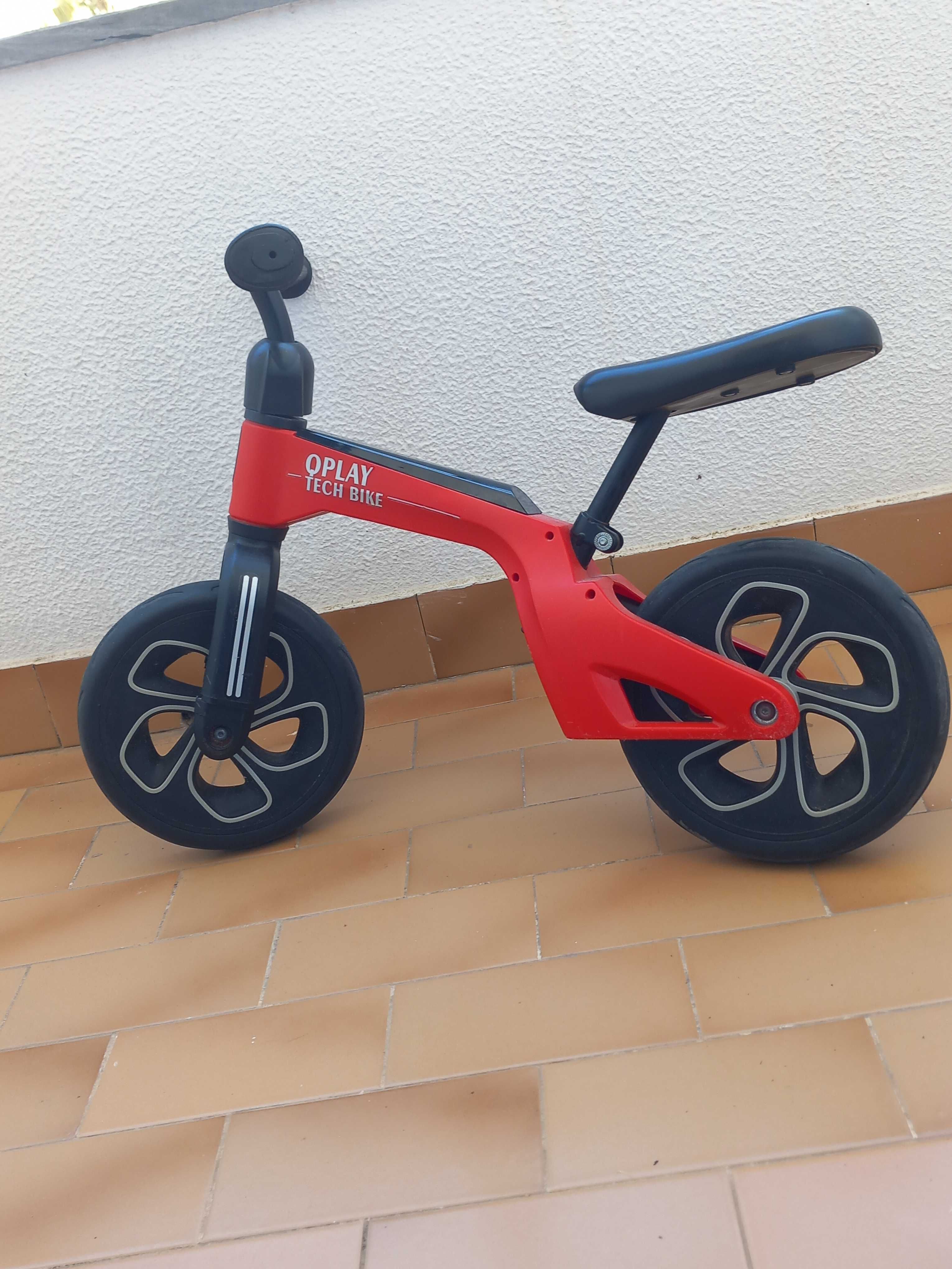 Bicicleta sem pedais QPlay vermelha para 3/4 anos