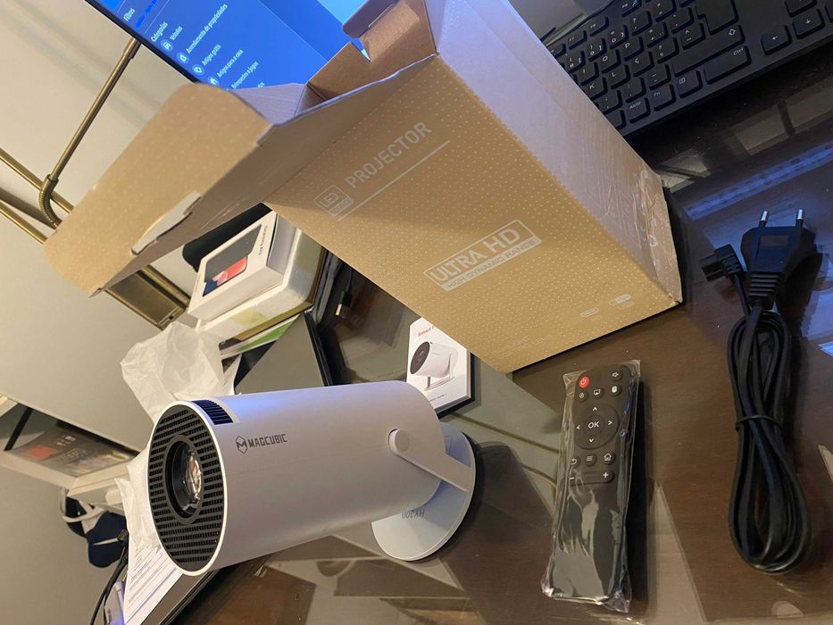 (Novos) Projetor Magcubic HY300 | 4K LED | Android 11 |HD 720p