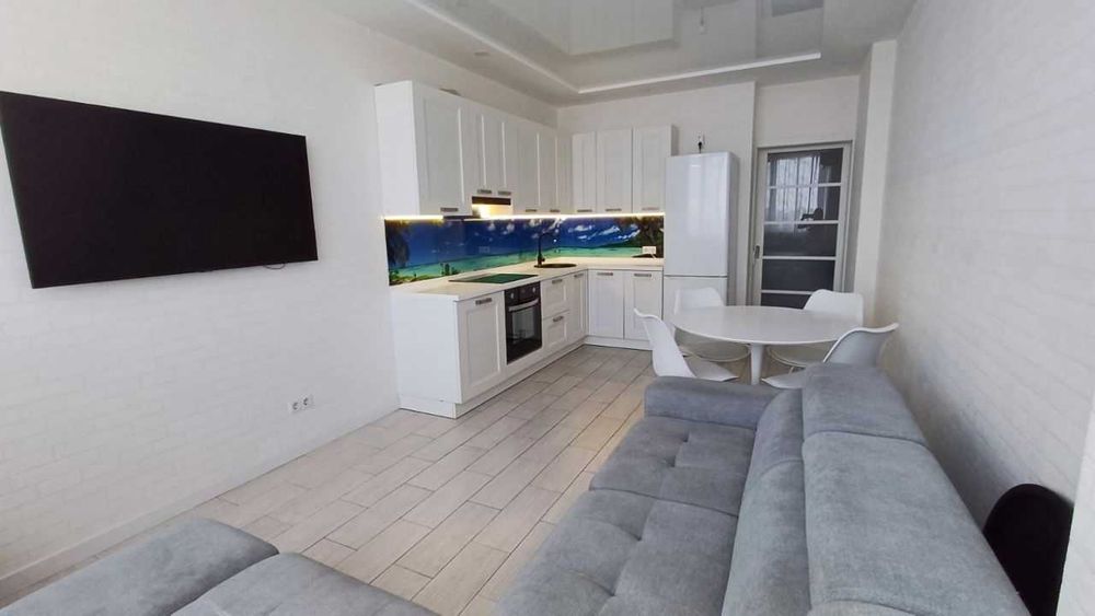 ВЛАДЕЛЕЦ! Современный дом рядом с метро на Лукьяновке.