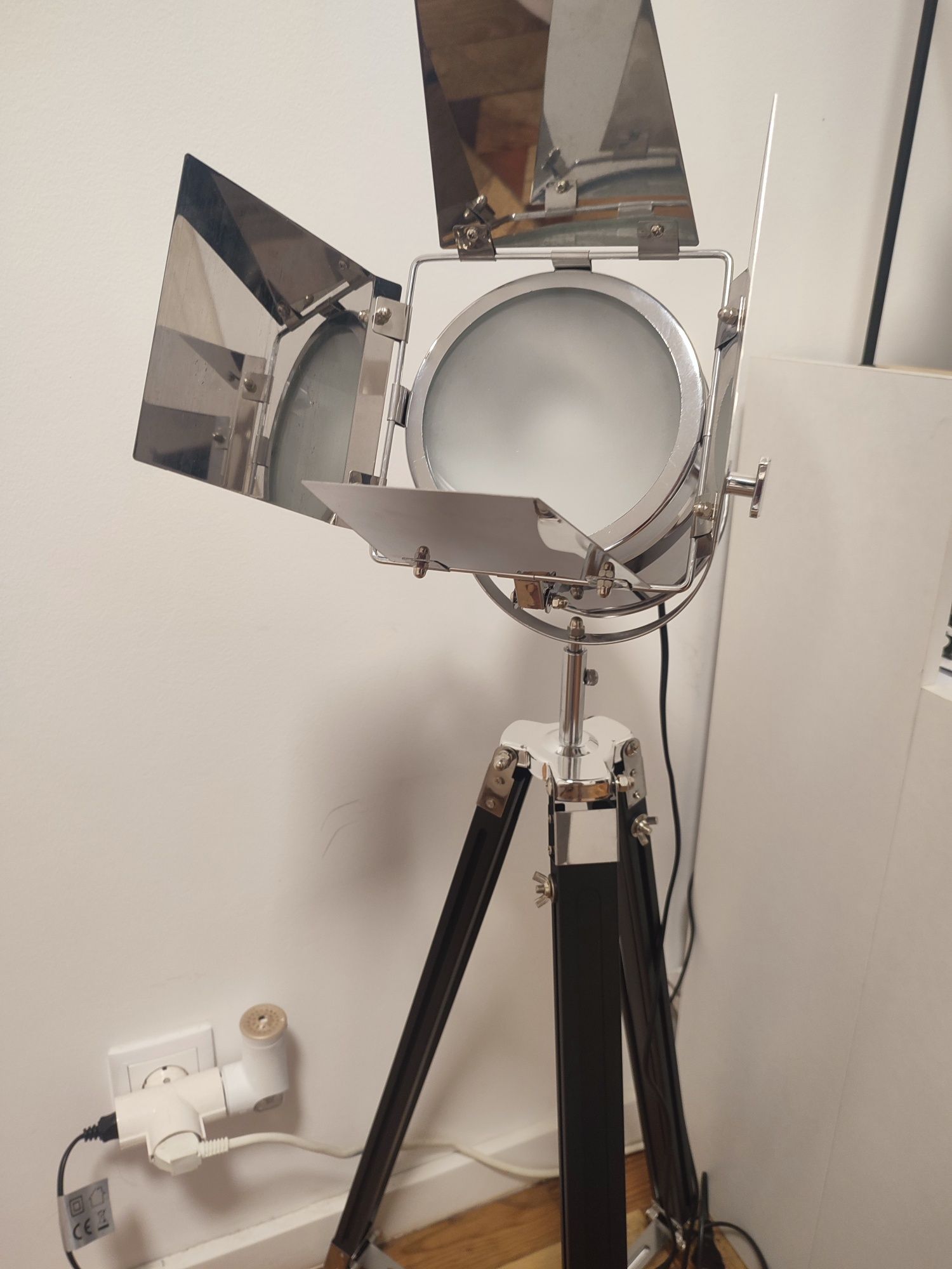 Candeeiro de pé estilo fotógrafo