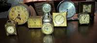 Nove relógios antigos
