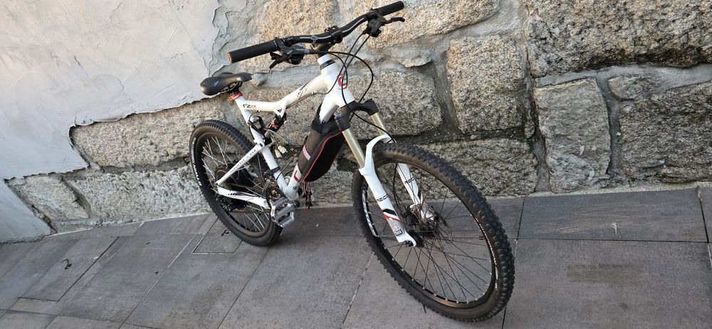 Bicicleta elétrica cannondale