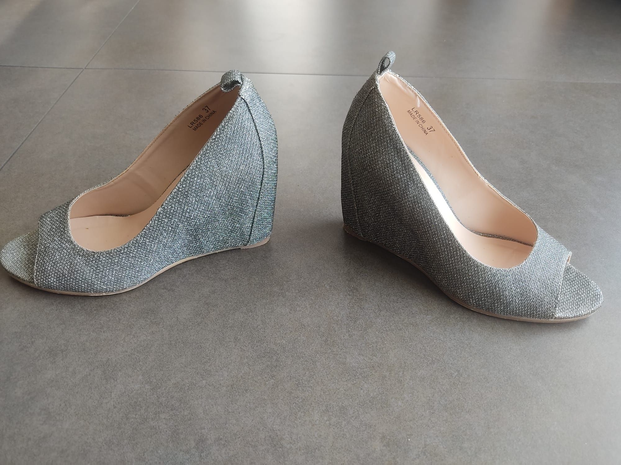 Buty na koturnie