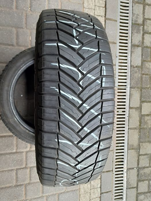 MICHELIN 215/60R17C , pojedyńcza opona wielosezonowa wzmacniana.