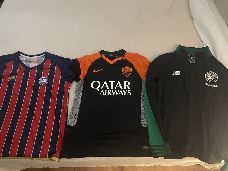 Tshirt s e casaco de equipas de futebool