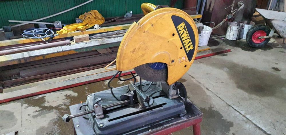 Przecinarka do metalu DeWalt