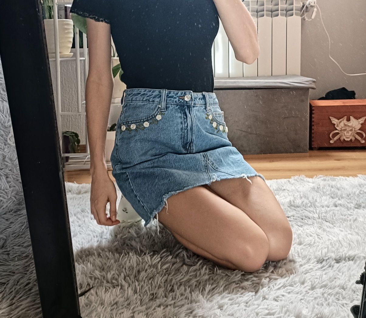 Jeansowa spódniczka z haftem