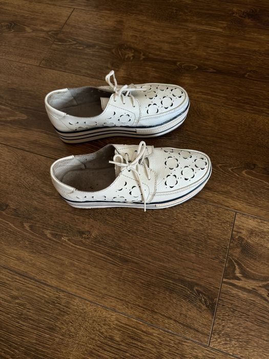 Стильные белые кроссовки с перфорированной кожей туфли кеды размер 36