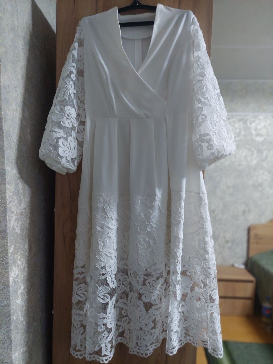 Продам плаття біле