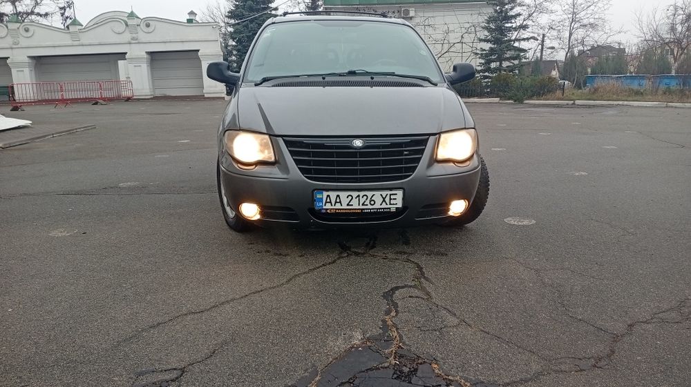Продаю крайслер вояжер в хорошому стані.