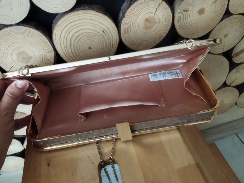 Elegancka torebka w kolorze złotym