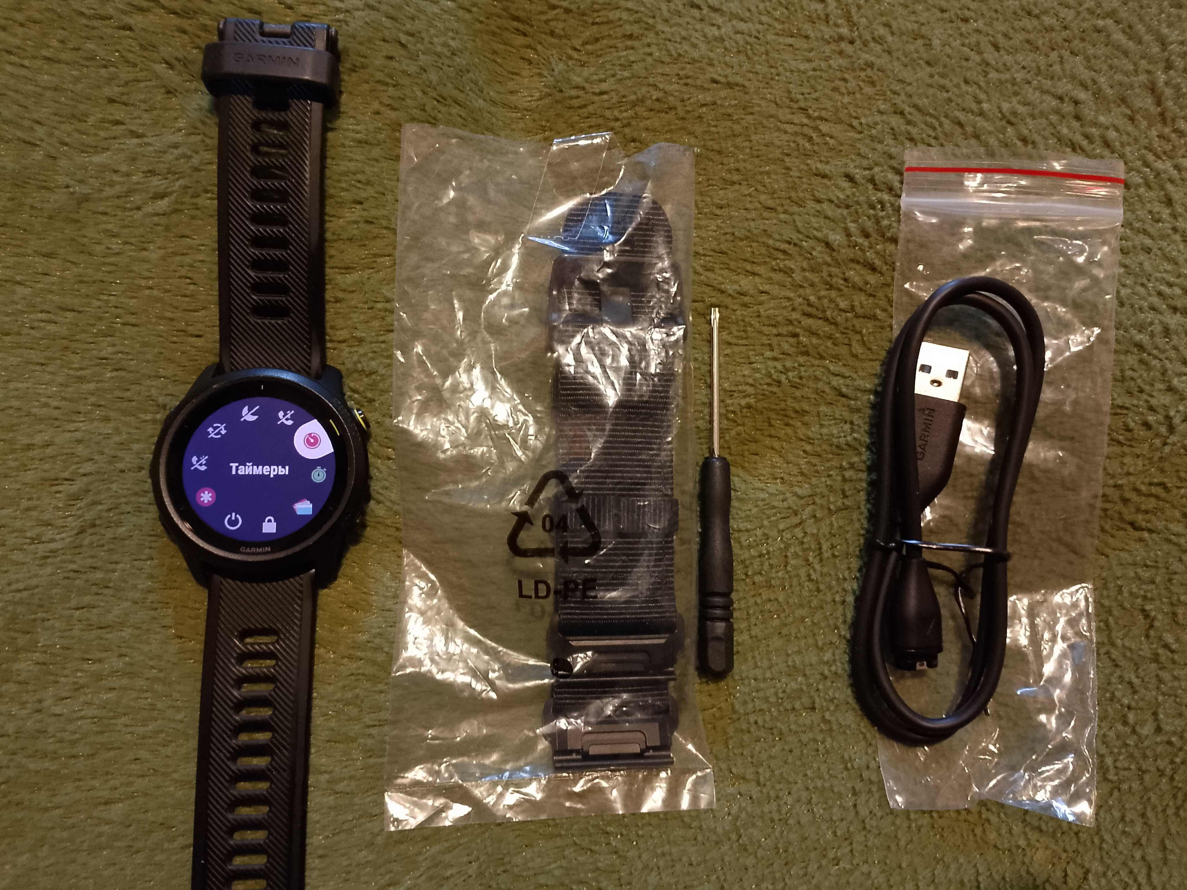Смарт-годинник Garmin Forerunner 745
