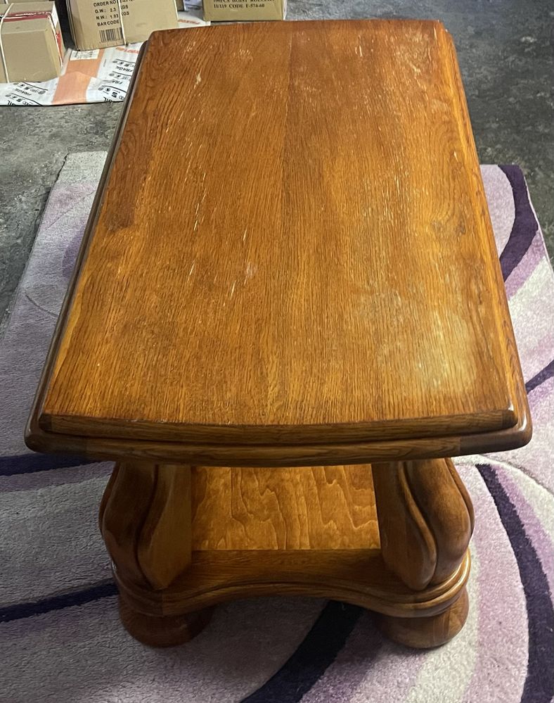 Komplet Mebli – Sofa, 2 Fotele i Stolik z Litego Drewna