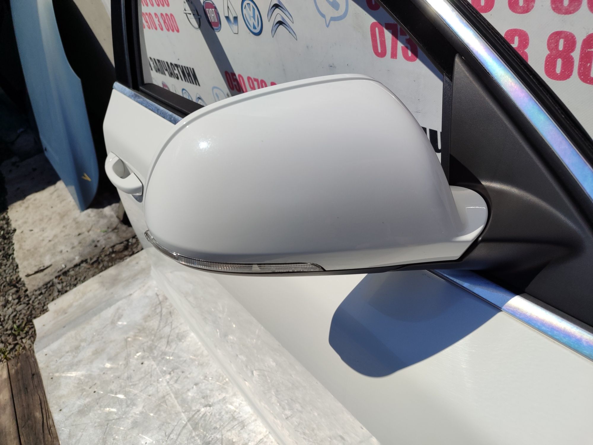 Дверка передня права Skoda Superb колір білий