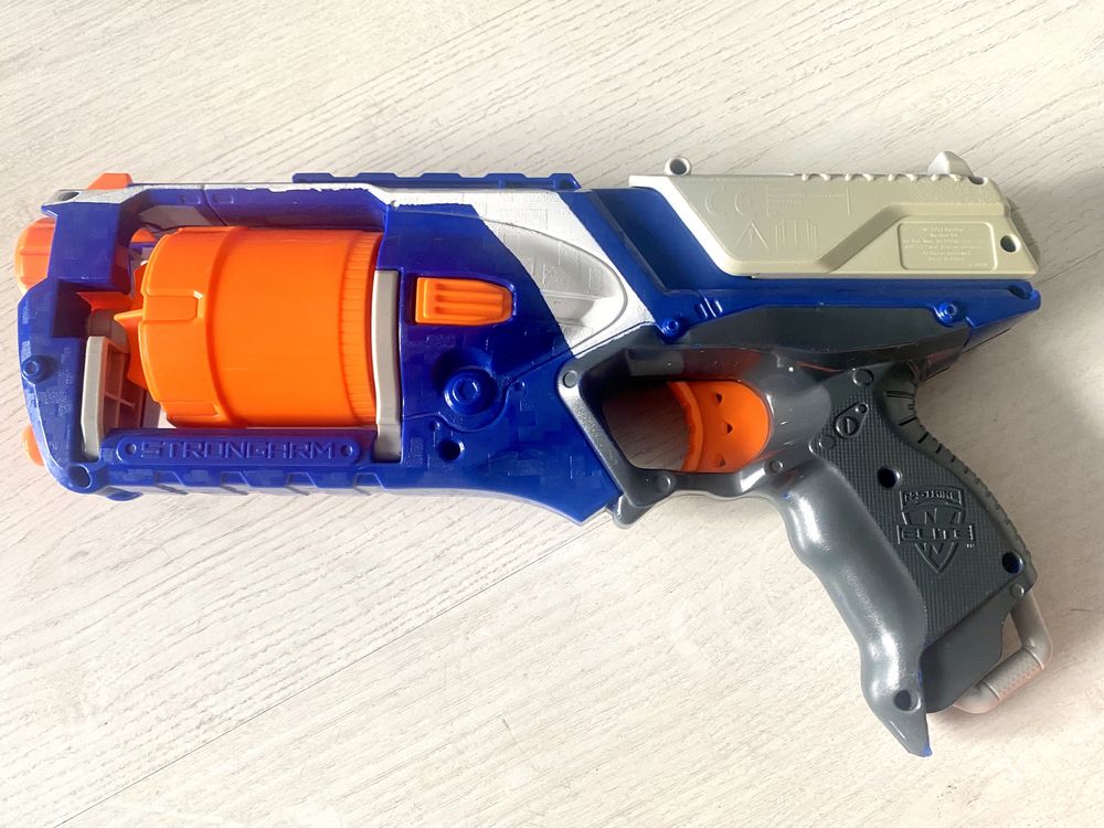 Pistolet Nerf Strongarm plus 10 naboi piankowych